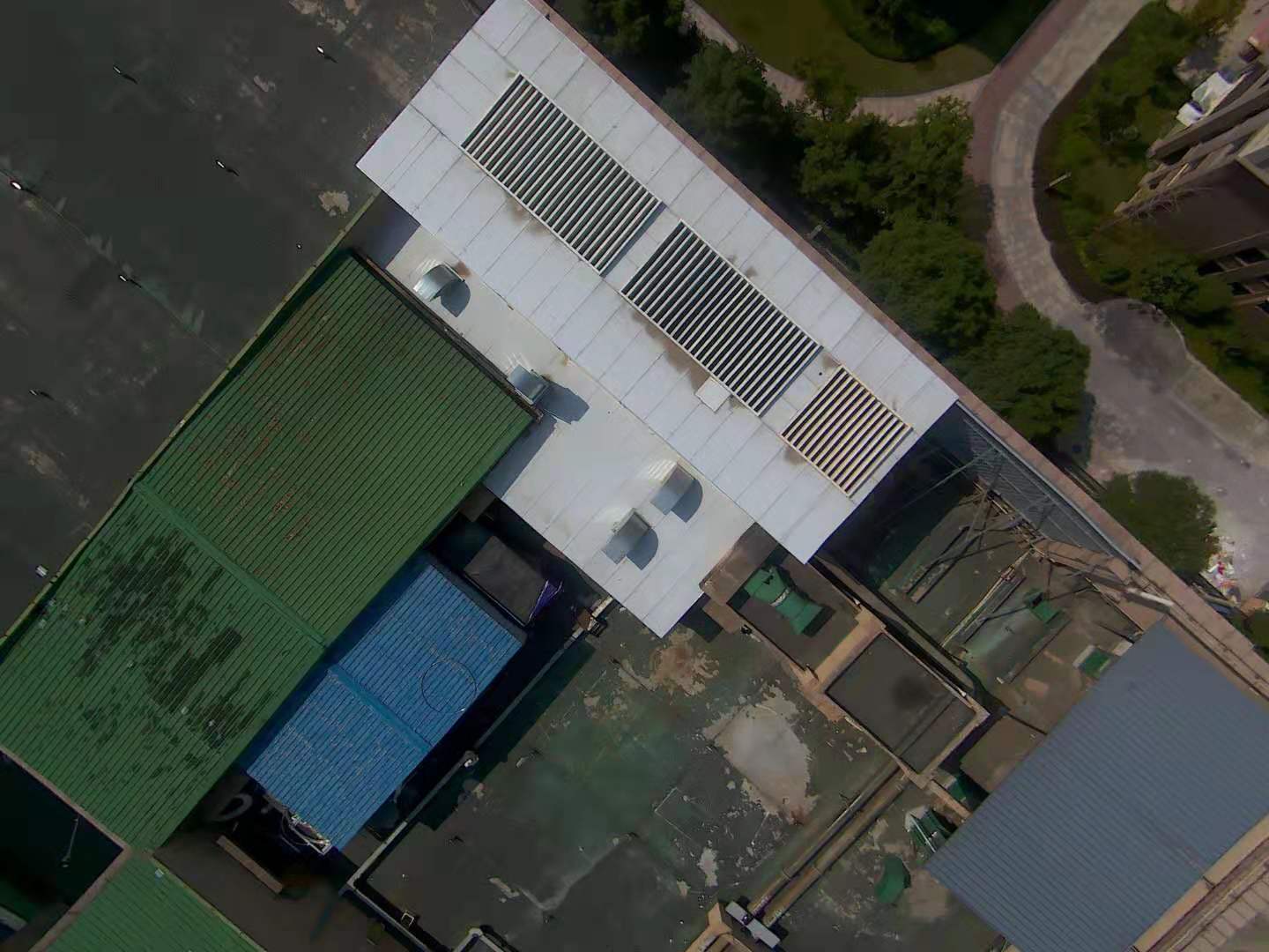 嘉兴富悦大酒店冷却塔通风隔声罩（侧视图）